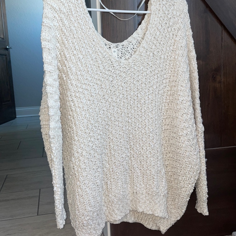Chunky knit soft sweater. Never worn. Perfect Slouchy/oversized look.